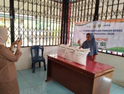 Desa Padang Mumpo Salurkan Bantuan Beras, Kepala Desa: Semoga Bermanfaat Bagi Masyarakat