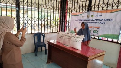 Desa Padang Mumpo Salurkan Bantuan Beras, Kepala Desa: Semoga Bermanfaat Bagi Masyarakat